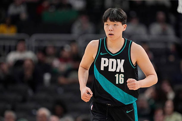  又是折返跑的一天，杨瀚森登场6分钟1中0得到1板1助&遭隔扣 新闻