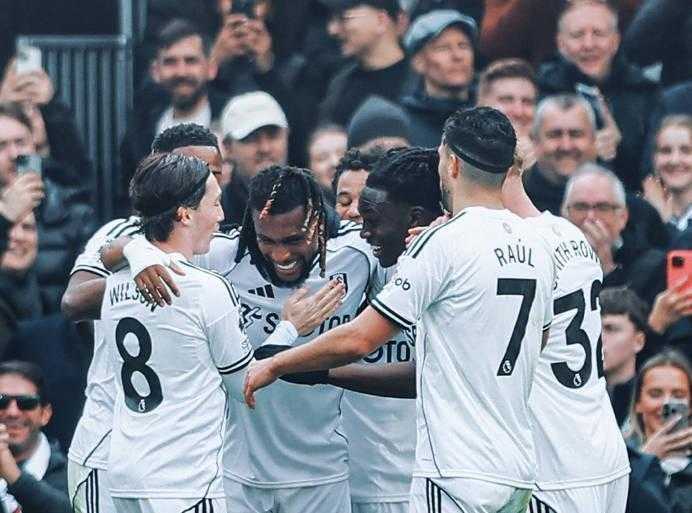  富勒姆再度书写历史；热刺陷入深渊：比分2-1的双杀壮举。 体育新闻