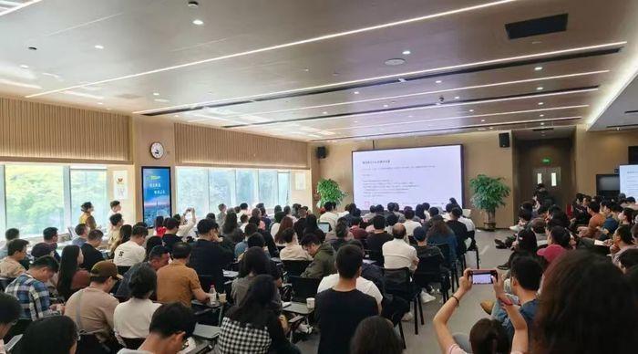  全国首份养龙虾政策引爆咨询热线；赵冰冰署长谈实际应用与理性看待。 IT技术 全国首份养龙虾政策引爆咨询热线；赵冰冰署长谈实际应用与理性看待。 IT技术