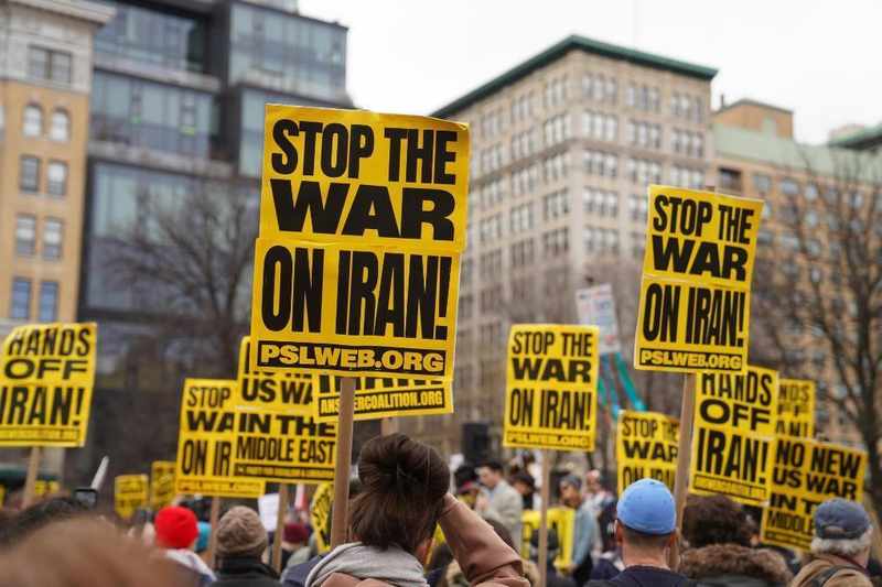  中东战火蔓延能源命脉；油价剧烈震荡牵动全球神经。 新闻 中东战火蔓延能源命脉；油价剧烈震荡牵动全球神经。 新闻