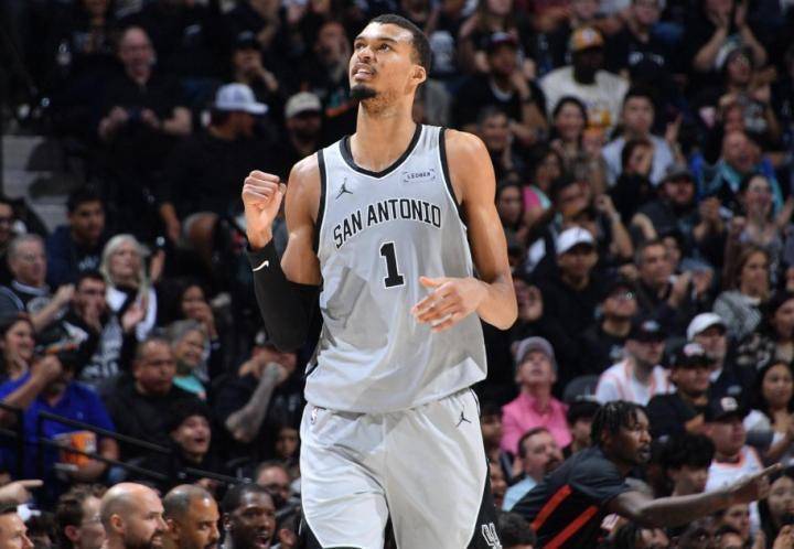  文班亚马赛后谈心：破解火箭战术的关键在于细节；体能持续优化带来场上自由。 体育新闻 文班亚马赛后谈心：破解火箭战术的关键在于细节；体能持续优化带来场上自由。 体育新闻