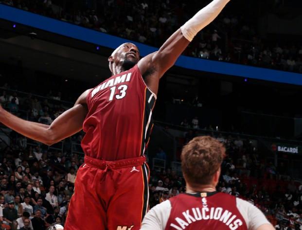  惊人一夜！阿德巴约单场砍下高分；罚球次数刷新历史纪录。 体育新闻