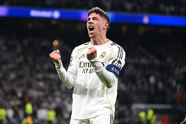  欧冠激战伯纳乌，巴尔韦德双响建功；曼城成其生涯进球最多对手之一。 体育新闻