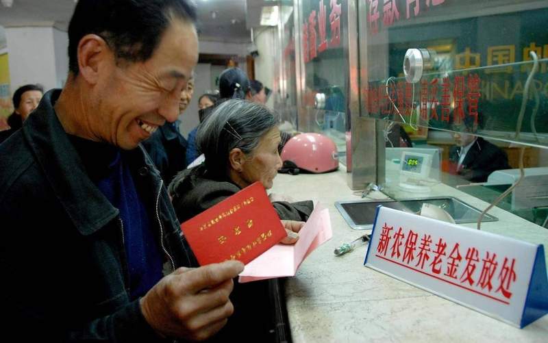  公粮岁月见证农民奉献；高龄养老金提升建议引发热议；城乡差距亟待弥合。 新闻 公粮岁月见证农民奉献；高龄养老金提升建议引发热议；城乡差距亟待弥合。 新闻