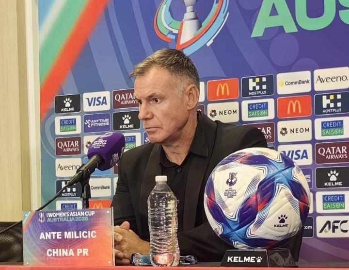  米利西奇与中国女足的约定；半决赛失利后，去留仍待商榷。 体育新闻