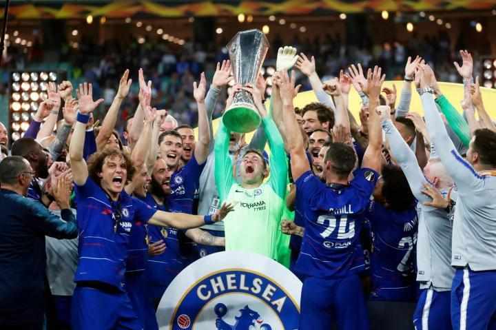  前切尔西门将透露往事；欧联杯夺冠后球队未获奖金奖励；俱乐部态度引发热议。 体育新闻