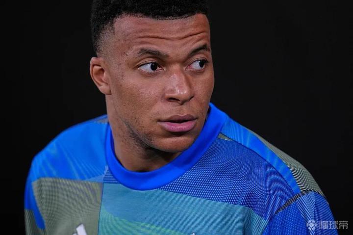  带伤出战的代价：职业足球背后的医疗信任危机 体育新闻