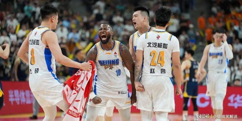  CBA积分榜剧变深层逻辑：战术体系迭代与球员轮换的博弈 体育新闻