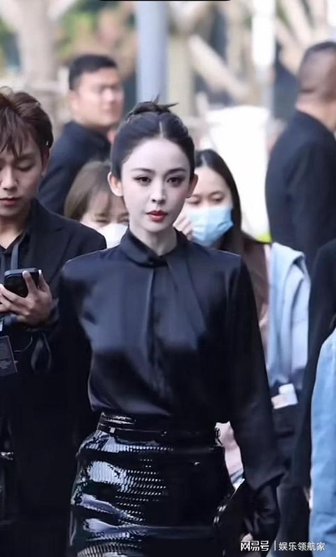  她终于不再活在他人的眼光里：古力娜扎的破茧之路 情感心理