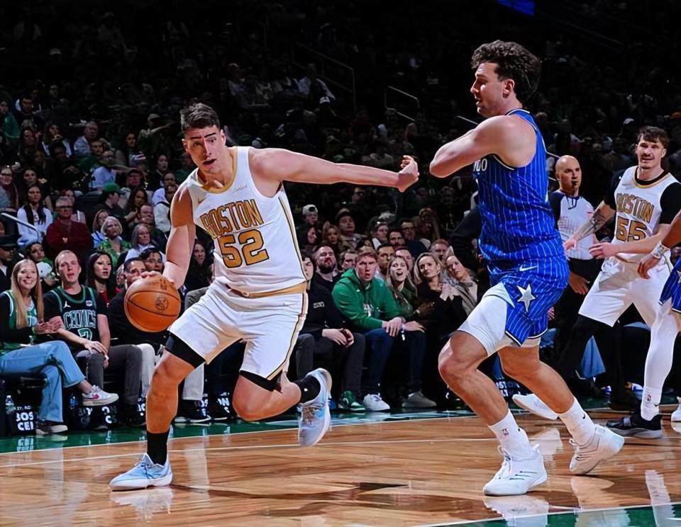  【深度复盘】三将合砍84分背后的战术逻辑：凯尔特人板凳深度的技术解构 体育新闻