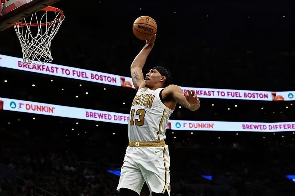  【深度复盘】三将合砍84分背后的战术逻辑：凯尔特人板凳深度的技术解构 体育新闻