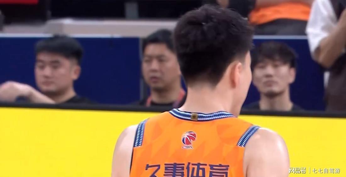  战术拆解：18连胜上海队的攻防逻辑与阵容压制力深度报告 体育新闻