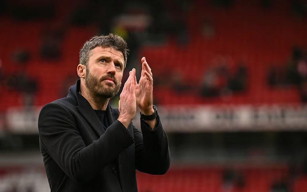 红魔防线塌方记：战术解剖与中卫危机的深层根源